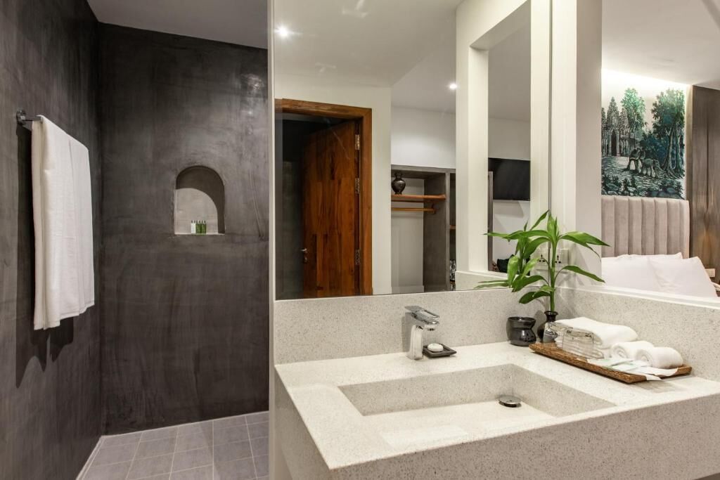 junior twin room | bathroom | separate bathtub and shower, rainfall showerhead, free toiletries