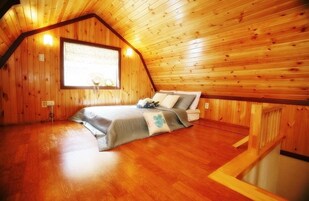 Zinnia | Free WiFi, bed sheets