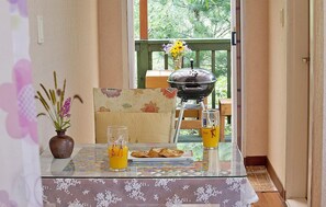 Chambre (Rose) | Repas dans la chambre