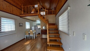 Daffodil | Free WiFi, bed sheets