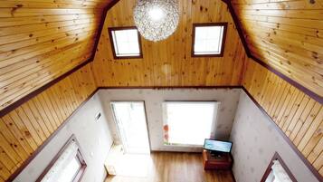 Dandelion | Free WiFi, bed sheets