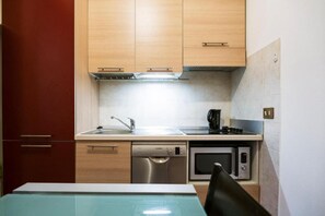 Apartment, 1 Schlafzimmer | Eigene Küche | Kühlschrank, Mikrowelle, Herdplatte, Geschirrspüler