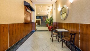 Reception hall - JHT - 1 BRM Apartment, Carpark, Next to University (Auckland)