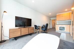 Smart TV, Netflix - JHT - 1 BRM Apartment, Carpark, Next to University (Auckland)