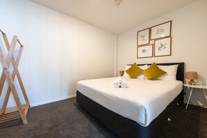 1 bedroom, iron/ironing board, free WiFi, bed sheets - JHT - 1 BRM Apartment, Carpark, Next to University (Auckland)