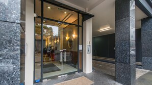 Property entrance - JHT - 1 BRM Apartment, Carpark, Next to University (Auckland)