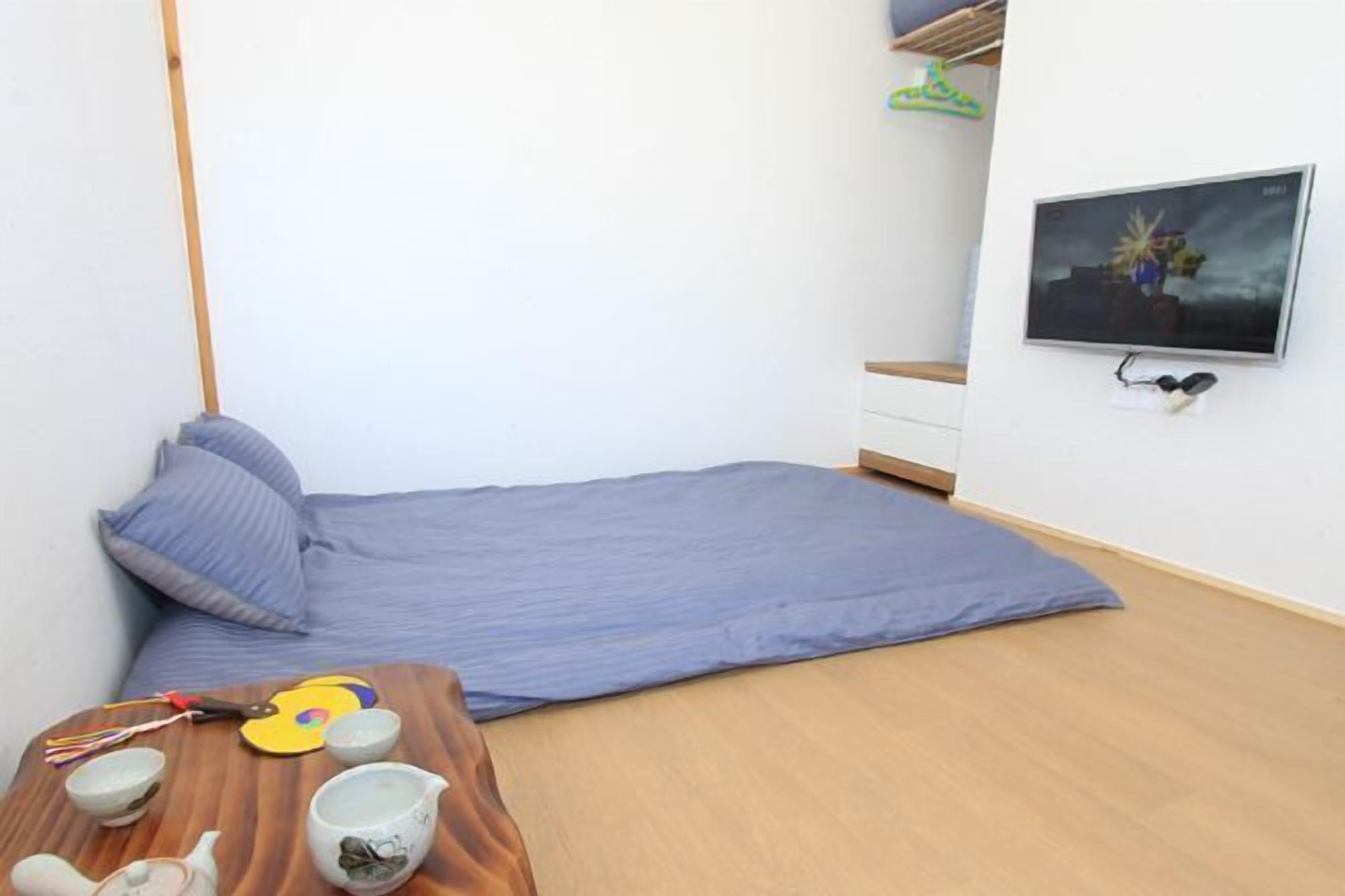 Premium bedding, free WiFi