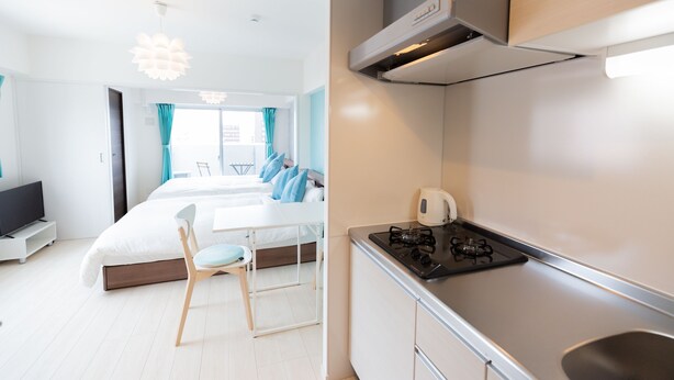 Cute Room | Private kitchenette | Fridge, microwave, stovetop, cookware/dishes/utensils - Residence Tenjinn Minami (Fukuoka)