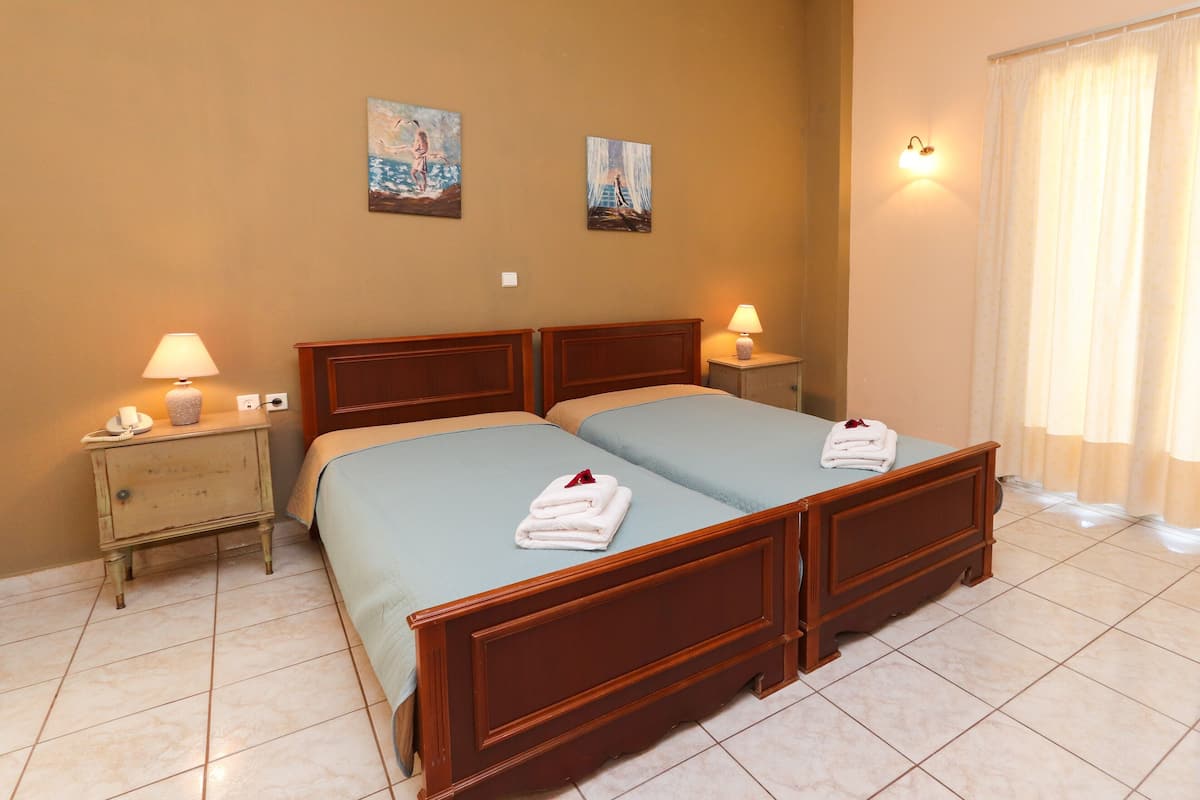 Basic Double or Twin Room | Egyptian cotton sheets, premium bedding, laptop workspace