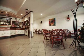 Free daily cooked-to-order breakfast