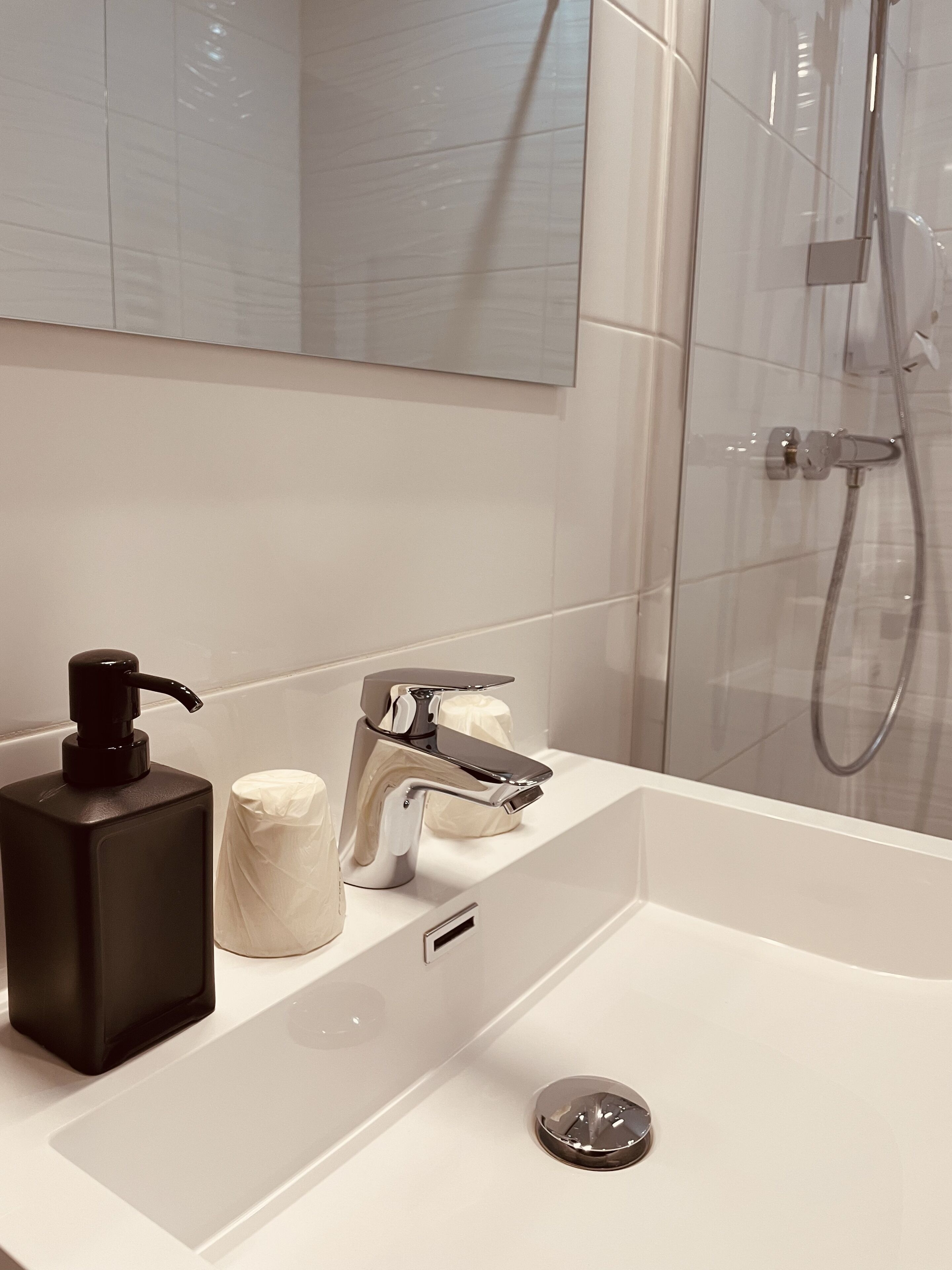 suite | bathroom | shower, free toiletries, hair dryer, towels