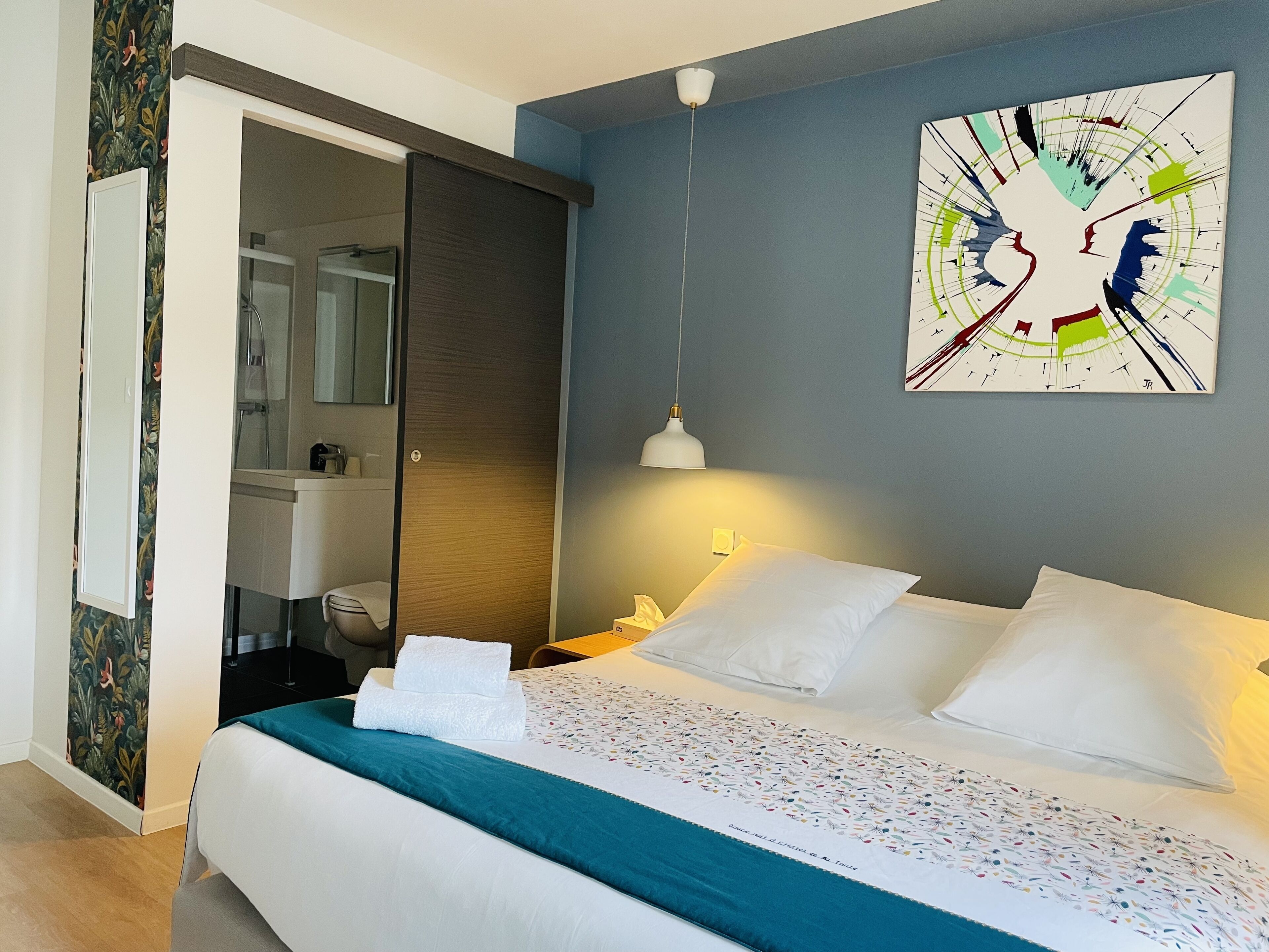 deluxe room | 1 bedroom, individually decorated, blackout curtains, iron/ironing board