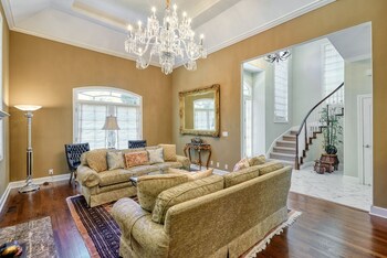 Spacious & Welcoming Close To Stanford & Tech 4 Bedroom Home by 