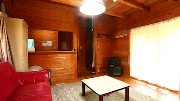 独立别墅 (Log House, For 5 Pax) | 起居区 | 平板电视