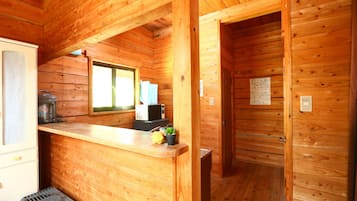 獨棟房屋 (Log House, For 5 Pax) | 床單