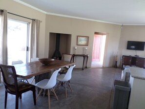 Garden House | Essbereich im Zimmer