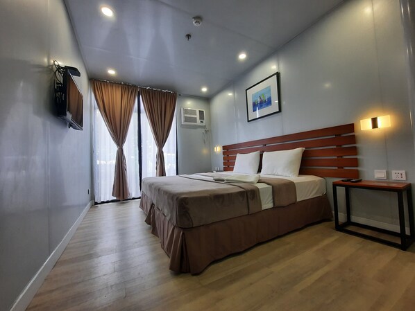 Quarto duplo standard | Individualmente decorados, individualmente mobiliados, escrivaninha