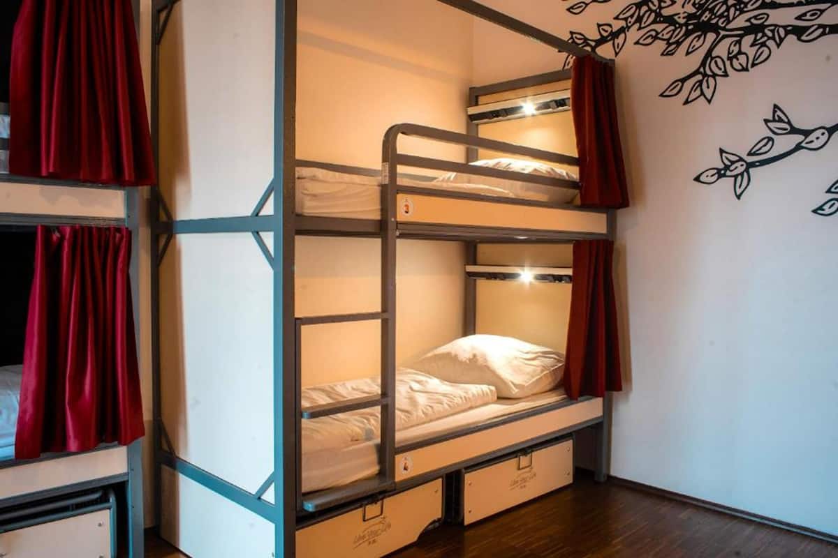 Free WiFi, bed sheets