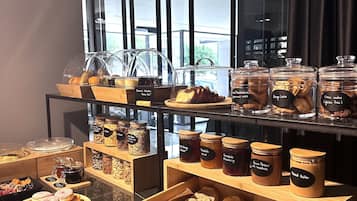 Free daily continental breakfast