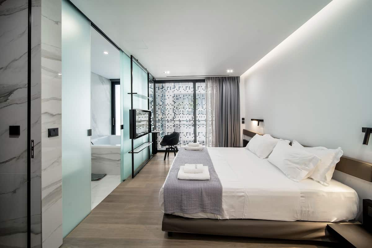 1 bedroom, hypo-allergenic bedding, memory-foam beds, laptop workspace