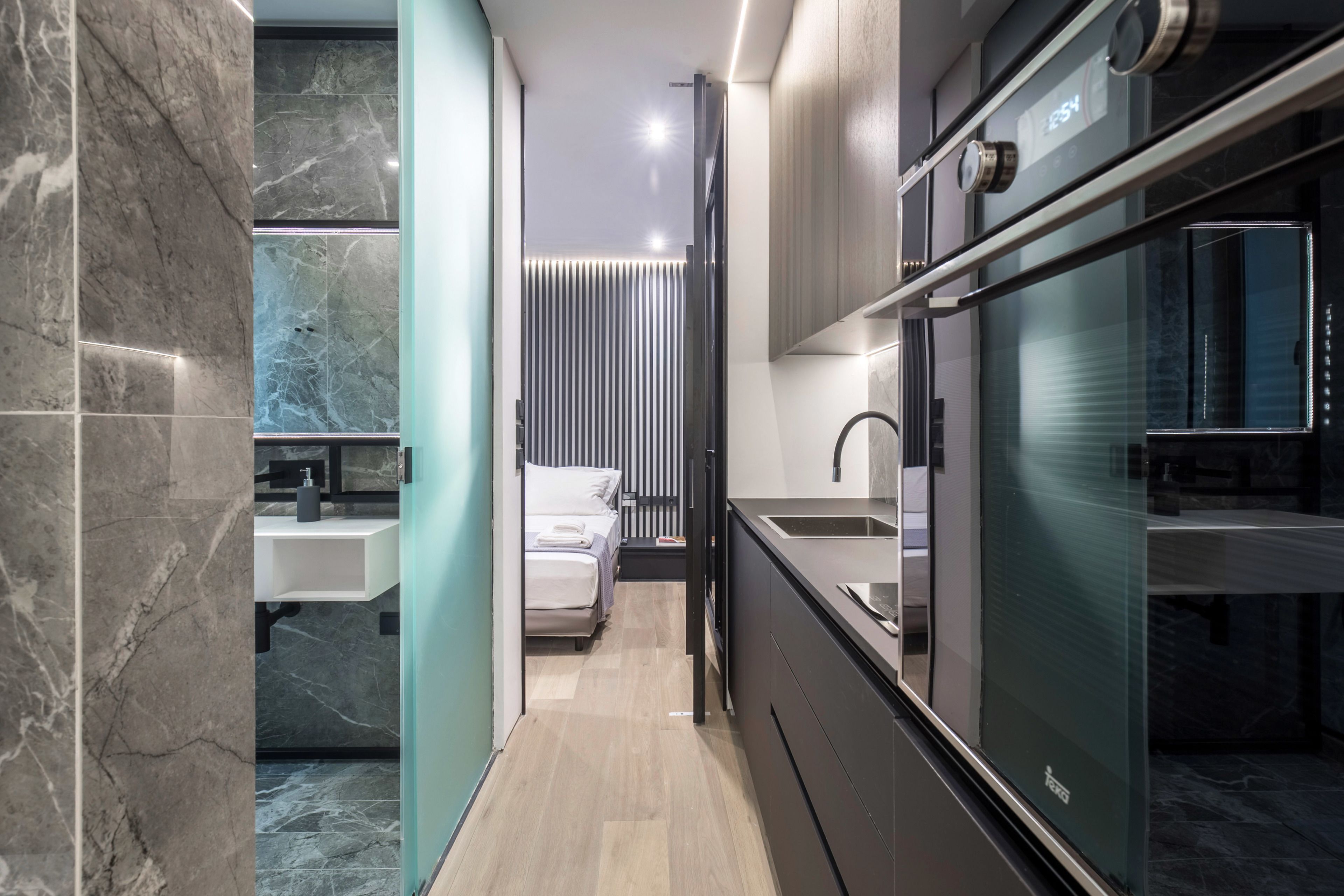 luxury suite, 1 bedroom, hill view (102) | living area | smart tv