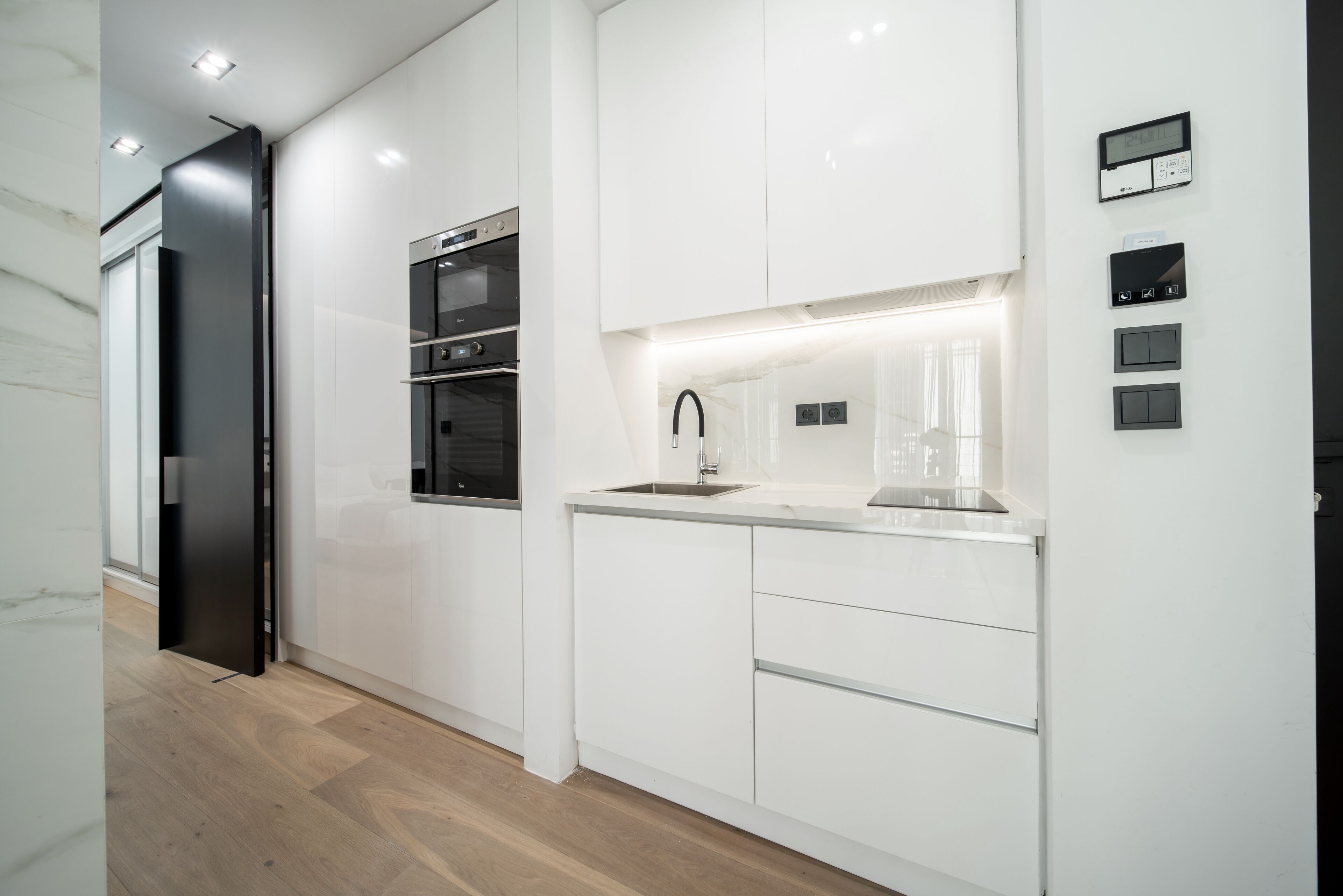 executive suite, 1 bedroom, jetted tub (front view, 303) | private kitchen | fridge, microwave, stovetop, coffee/tea maker