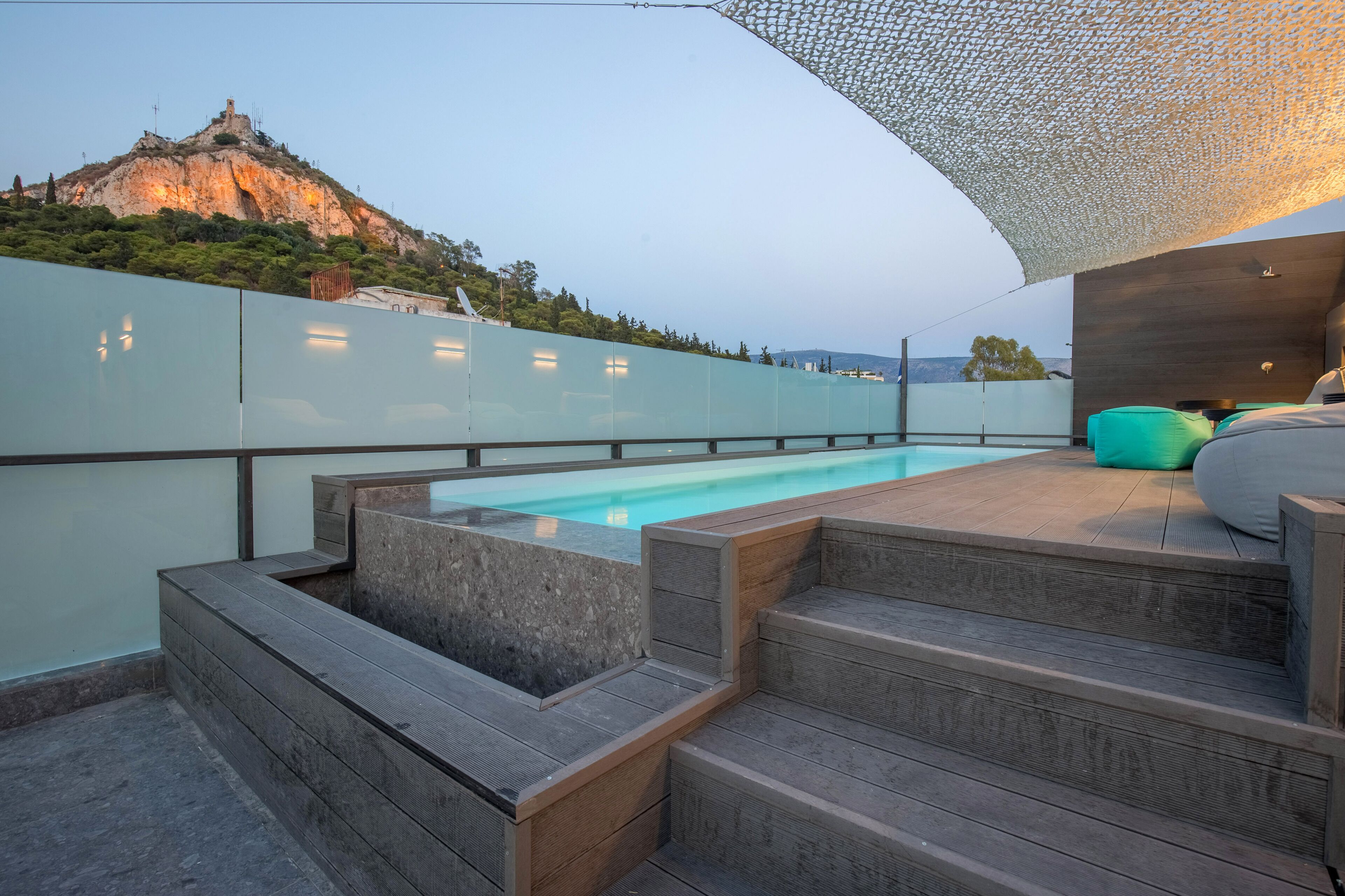 seasonal outdoor pool, open 8:00 am to 9:30 pm, pool loungers