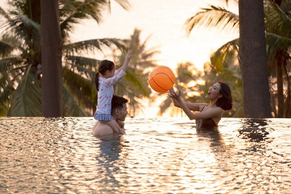 Outdoor pool, open 7:00 AM to 7:00 PM, pool loungers