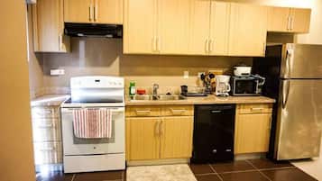 Private Vacation Home | Private kitchen | Full-sized fridge, microwave, oven, stovetop