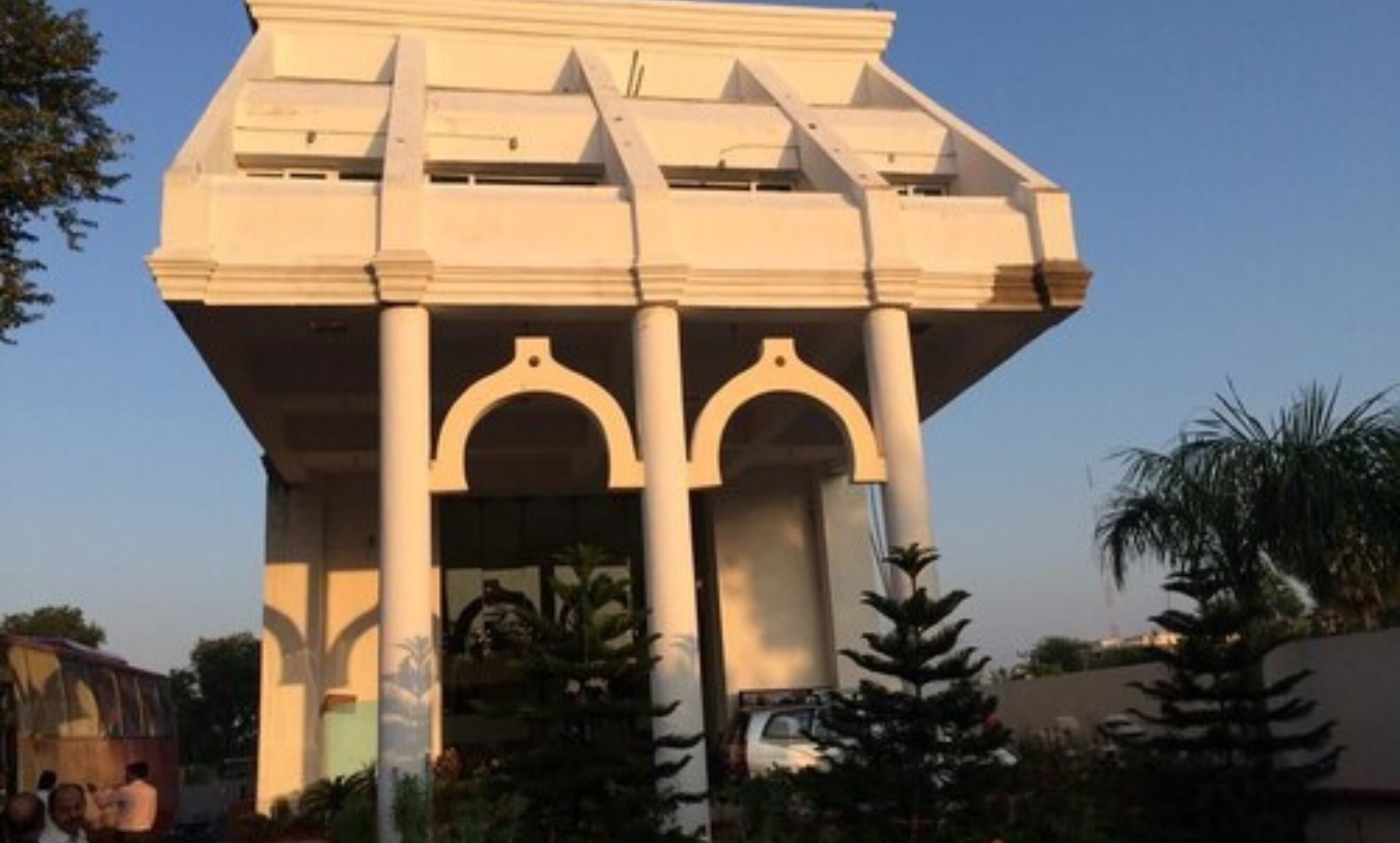 Mặt tiền nơi lưu trú