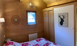 1 chambre, fer et planche à repasser, lit parapluie, Wi-Fi
