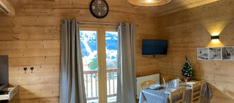 Detached chalet for 4 people, near village, ski slopes, swimming pool and spa 2 minutes away