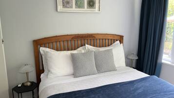 2 slaapkamers, een strijkplank/strijkijzer, gratis wifi, beddengoed