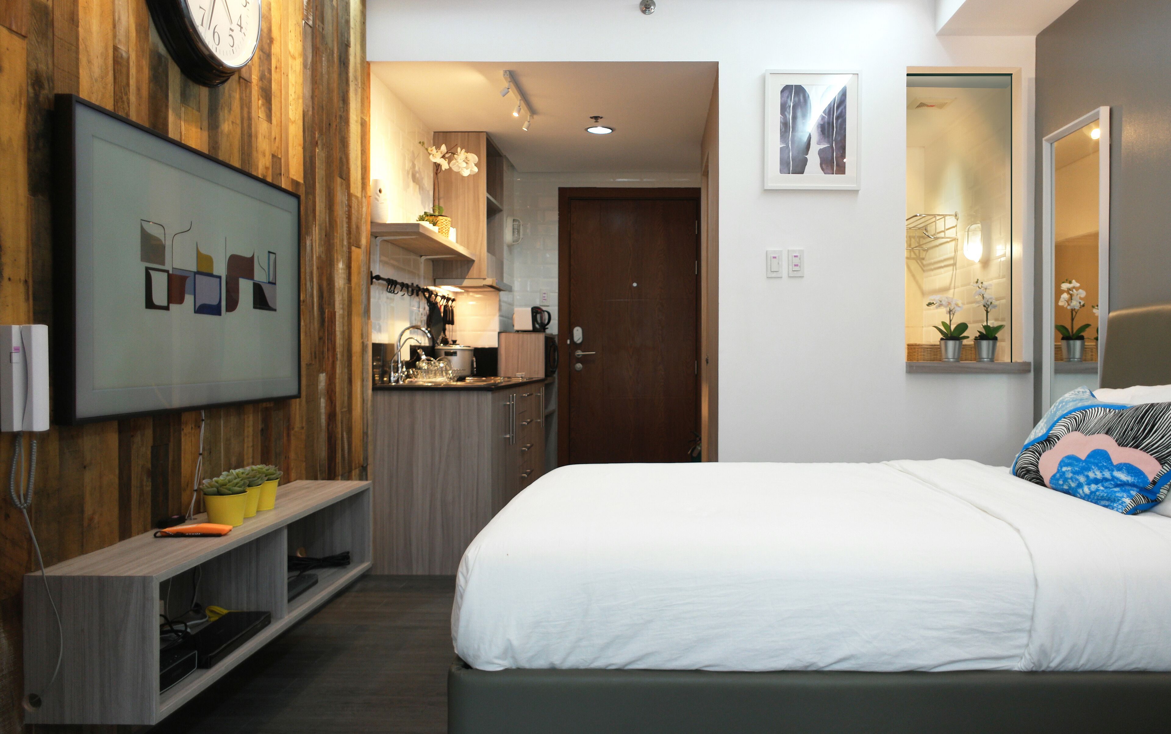 In-room safe, iron/ironing board, free WiFi, bed sheets