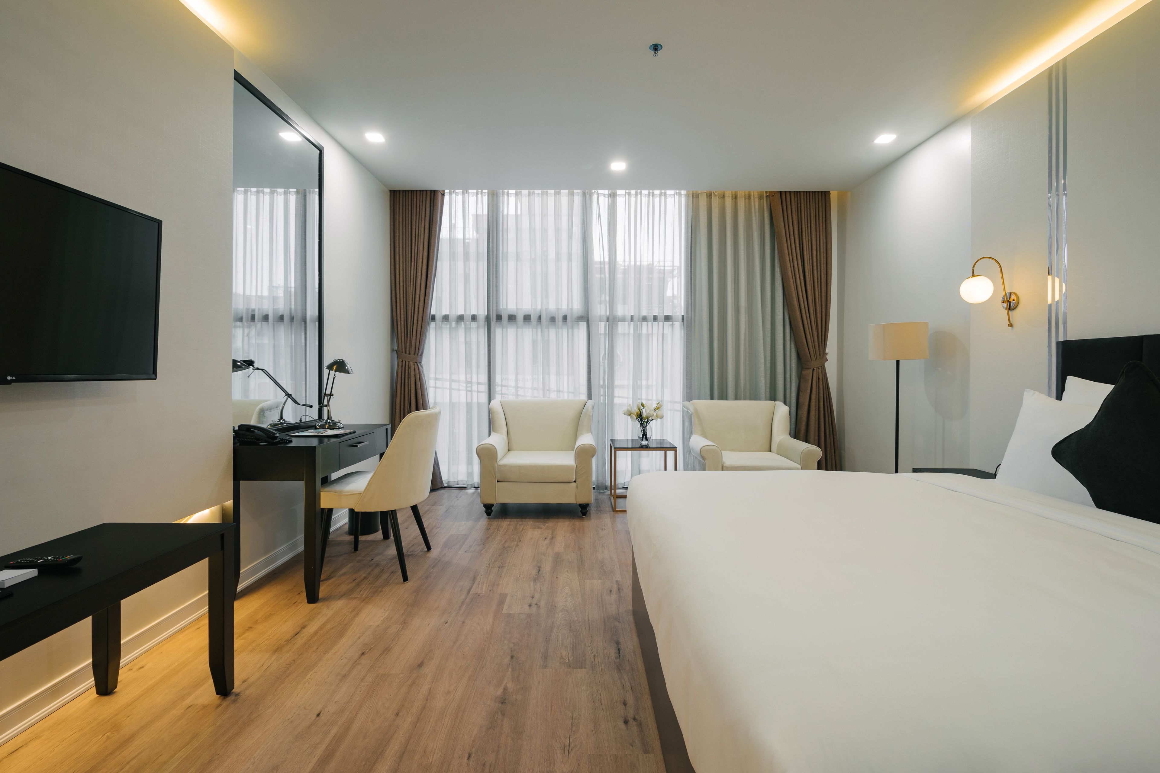 superior king room, city view | view from room