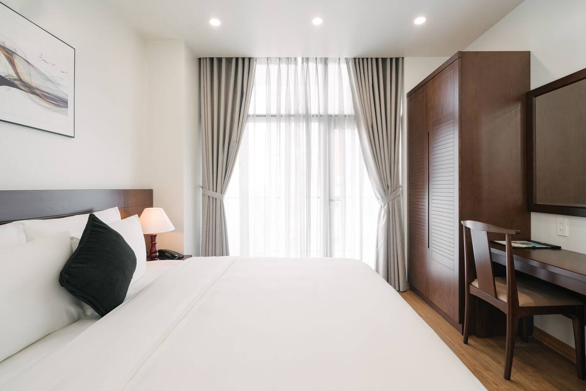 Studio Tiêu chuẩn | Minibar với thức ăn, đồ uống miễn phí, bàn, màn/rèm cản sáng 