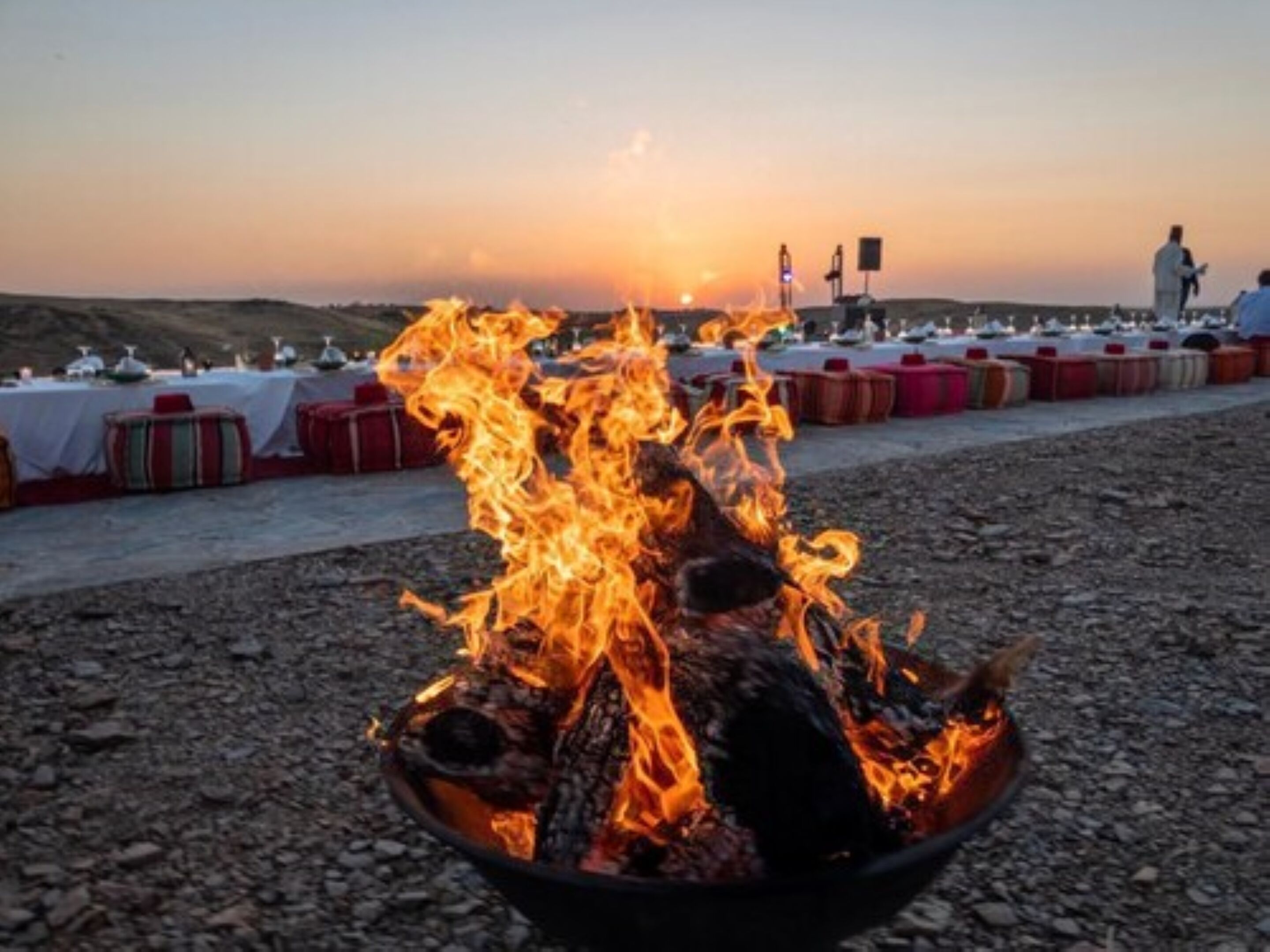 3 間餐廳，供應早餐、午餐和晚餐，當地料理