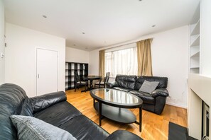 Lägenhet (2 Bedrooms) | Vardagsrum | Tv