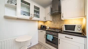 Apartment (2 Bedrooms) | Private kitchen