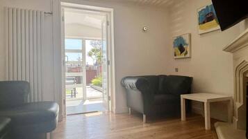 TV, fireplace, offices