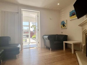 TV, fireplace, offices