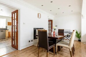 Luxury-Haus, 2 Schlafzimmer | Wohnbereich | Fernseher, Fußbodenheizung