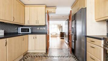 Luxury House, 2 Bedrooms | Private kitchen | Dishwasher, electric kettle, toaster, blender