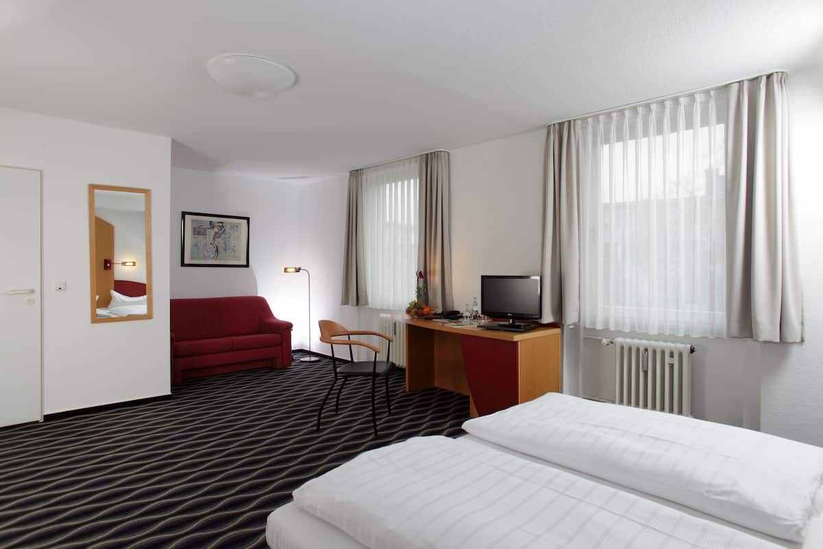 Comfort Room | 1 bedroom, hypo-allergenic bedding, desk, laptop workspace
