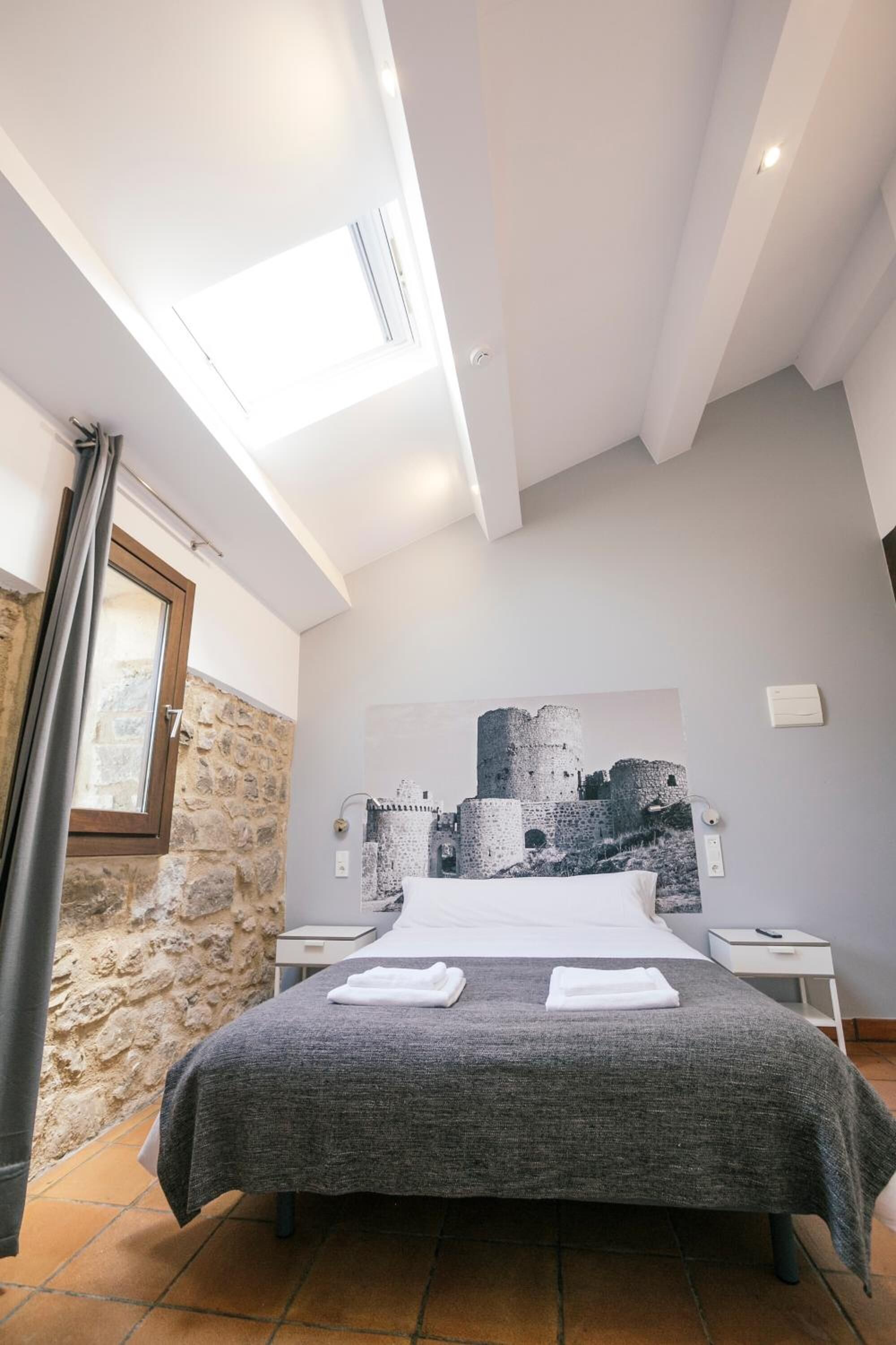 Ropa de cama de alta calidad, cubrecamas y escritorio 