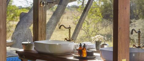 Separate bathtub and shower, rainfall showerhead, free toiletries