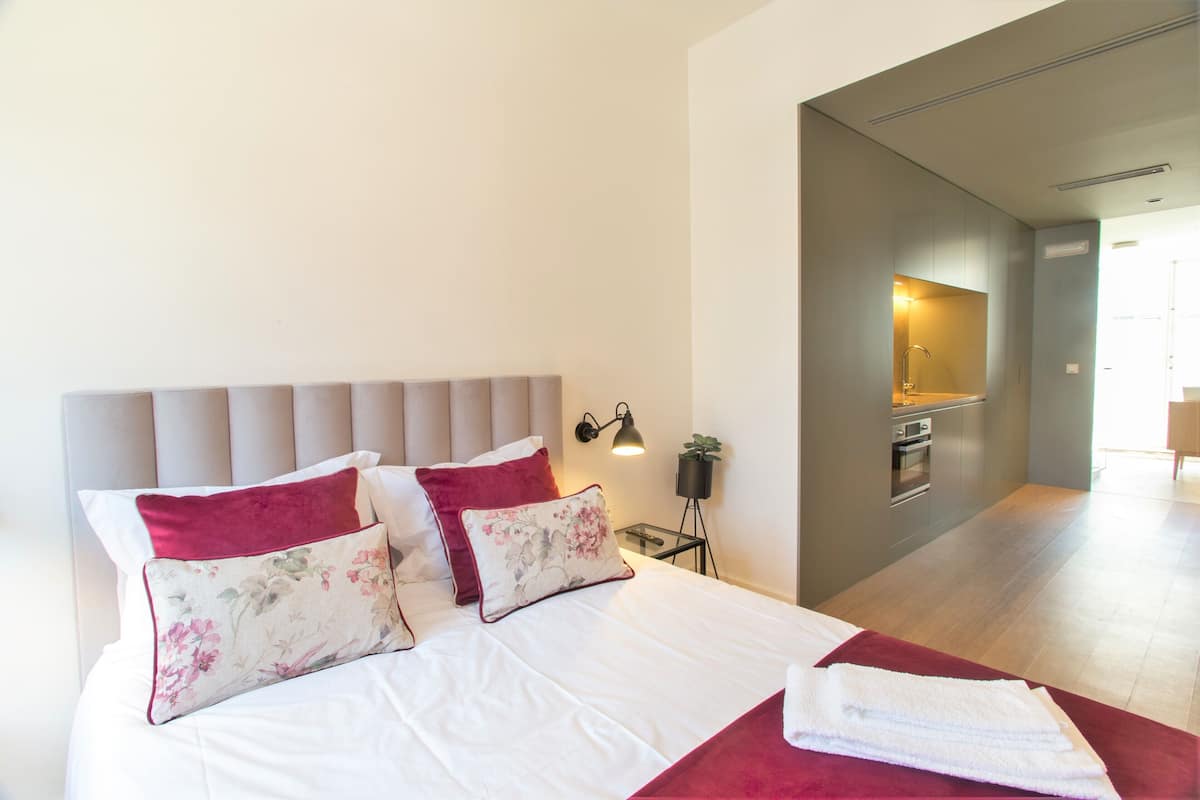 Studio, pemandangan kota (Prime 1) | Seprai premium, selimut bulu angsa, busa memori, dan brankas