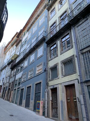 Front of property - Clérigos Prime Suites by Porto City Hosts (Porto)