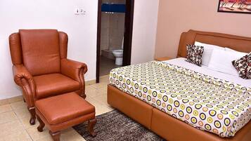 Exclusive Room | Individually decorated, individually furnished, desk, laptop workspace