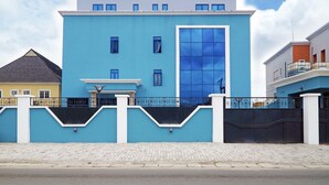 واجهة المنشأة
